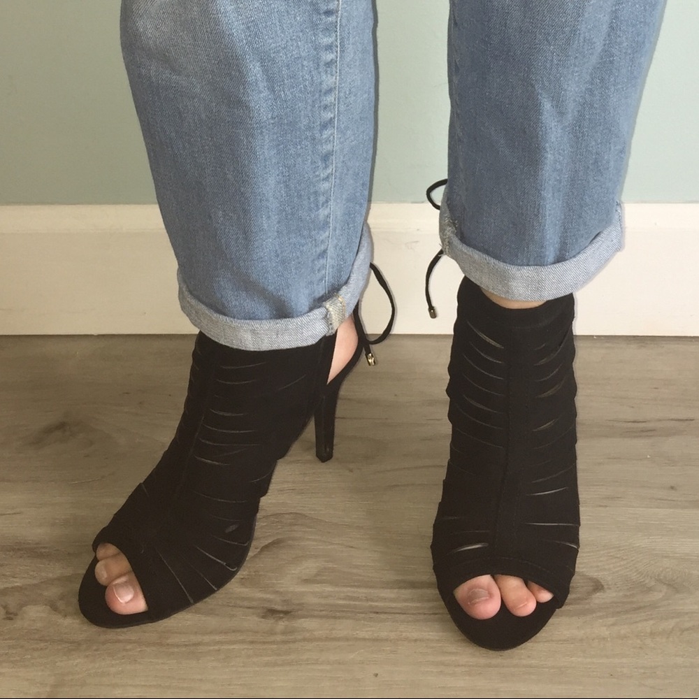 Women’s formal black heels